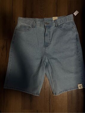 NWT Sz 36 No Boundaries Men’s Denim Shorts 100% Cotton 12” Inseam  *Light Wash*